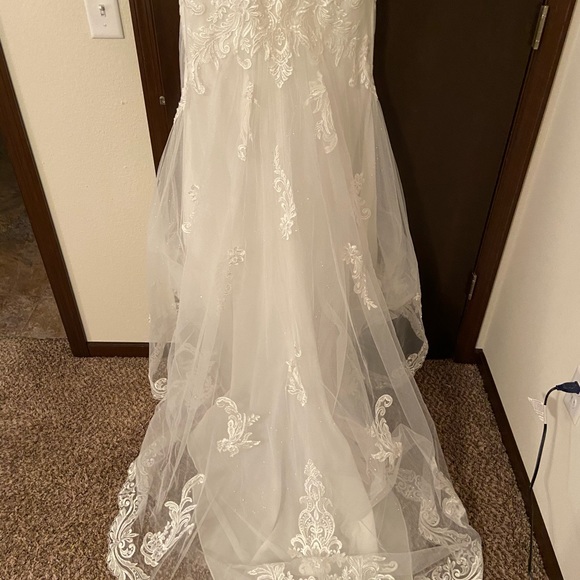 Wedding Dress-brand new, never worn not altered - Picture 12 of 16